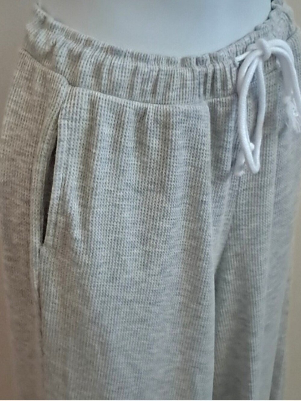 Pale Gray Waffle Texture Wide Legs Polyester Blend Pull on Pants Size Medium NWT